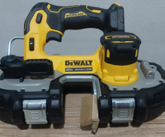 Serra Fita Manual 20V MAX à Bateria Brushless 1-3/4 POL sem Bateria DCS377B DEWALT