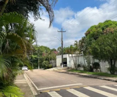 Aluga-se edícula em condomínio fechado.