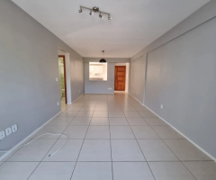 Apartamento 03 Dormitórios com Suíte / Bairro Camaquã / Vaga de Garagem