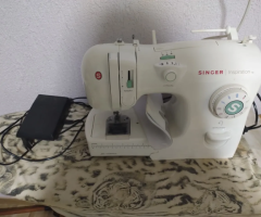 Vende se máquina de costura