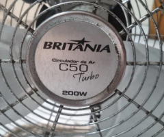 ventilador Britania C50 200w 127v usado mas funcionando perfeito