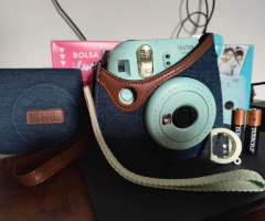 Vendo esta linda câmera Instax Mini 9 retrô + Kit bolsa protetora