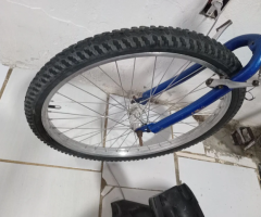 Bicicleta faltando 1 pnel e regular os freios rodagem inoz toda ino