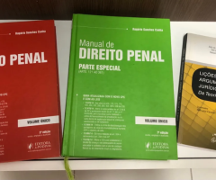 Livros de Direito (lote) - ler anúncio completo