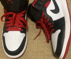 Tênis Air Jordan 1 Mid Masculino Branco,vermelho e preto  Número:42