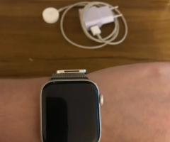 Apple Watch Series 4 de 44 mm Prata