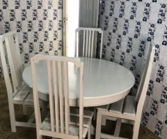 CONJUNTO DE MESA E 4 CADEIRAS DE MADEIRA PARA SALA DE JANTAR OU COZINHA