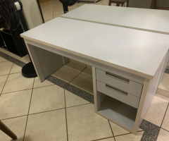 Vende-se mesa para escritório com 2 gavetas