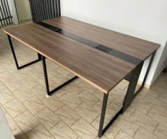 Mesa de Escritório para 4 Lugares de MDF e Aluminio com Tomadas Impecavel e brinde !!